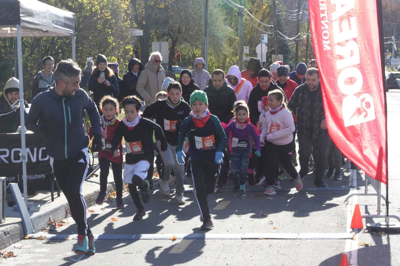 Start of the youth 1 km, next to the club’s red banner.