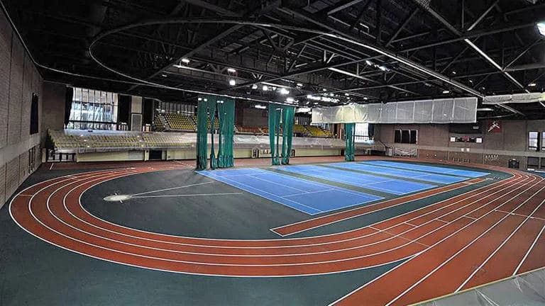 La piste intérieure du complexe sportif Claude-Robillard.